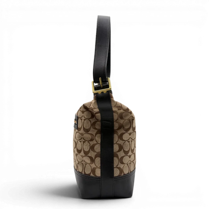 https://cdn.shopify.com/s/files/1/0564/9376/8855/files/Coach_Schultertasche_Bucket_Signature_beige___braun_3.webp?v=1782311044