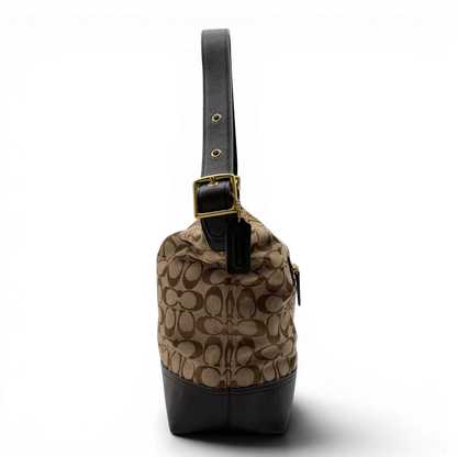 https://cdn.shopify.com/s/files/1/0564/9376/8855/files/Coach_Schultertasche_Bucket_Signature_beige___braun_4.webp?v=1782311044