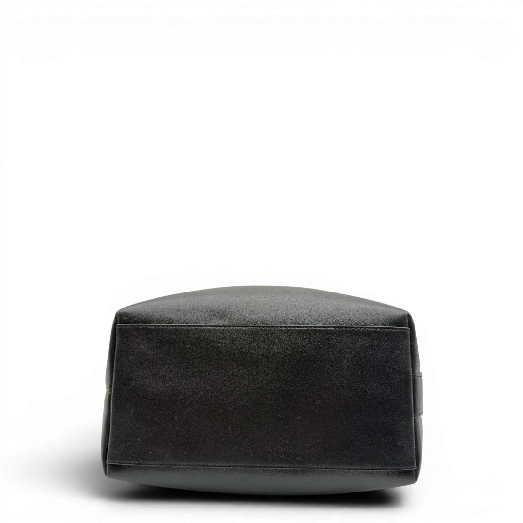 https://cdn.shopify.com/s/files/1/0564/9376/8855/files/Coach_Schultertasche_Bucket_Signature_beige___braun_5.webp?v=1782311044