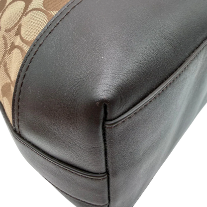 https://cdn.shopify.com/s/files/1/0564/9376/8855/files/Coach_Schultertasche_Bucket_Signature_beige___braun_9.webp?v=1782311045
