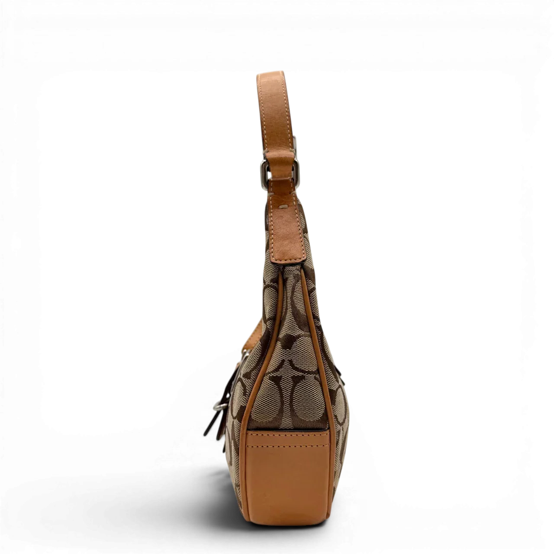 https://cdn.shopify.com/s/files/1/0564/9376/8855/files/Coach_Schultertasche_Croissant_Signature_beige___braun_3.webp?v=1782312030