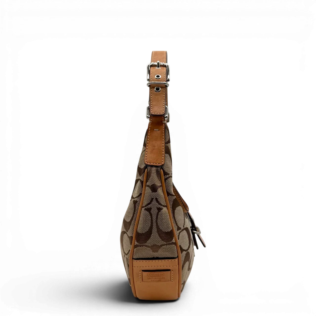 https://cdn.shopify.com/s/files/1/0564/9376/8855/files/Coach_Schultertasche_Croissant_Signature_beige___braun_4.webp?v=1782312029