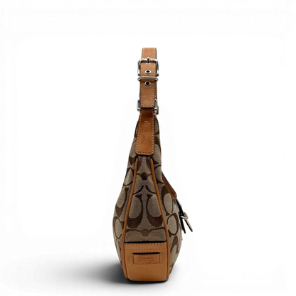 https://cdn.shopify.com/s/files/1/0564/9376/8855/files/Coach_Schultertasche_Croissant_Signature_beige___braun_4.webp?v=1782312029