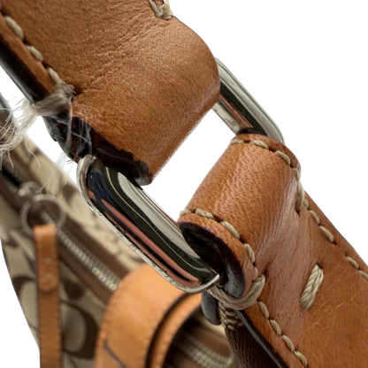 https://cdn.shopify.com/s/files/1/0564/9376/8855/files/Coach_Schultertasche_Croissant_Signature_beige___braun_7.webp?v=1782312030