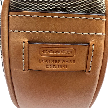 https://cdn.shopify.com/s/files/1/0564/9376/8855/files/Coach_Schultertasche_Croissant_Signature_beige___braun_9.webp?v=1782312030