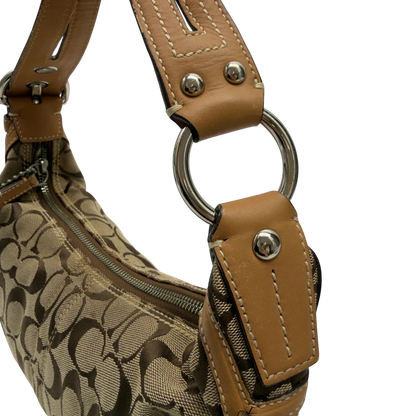 https://cdn.shopify.com/s/files/1/0564/9376/8855/files/Coach_Schultertasche_Hobo_Half_Moon_Signature_beige_11.webp?v=1782897227