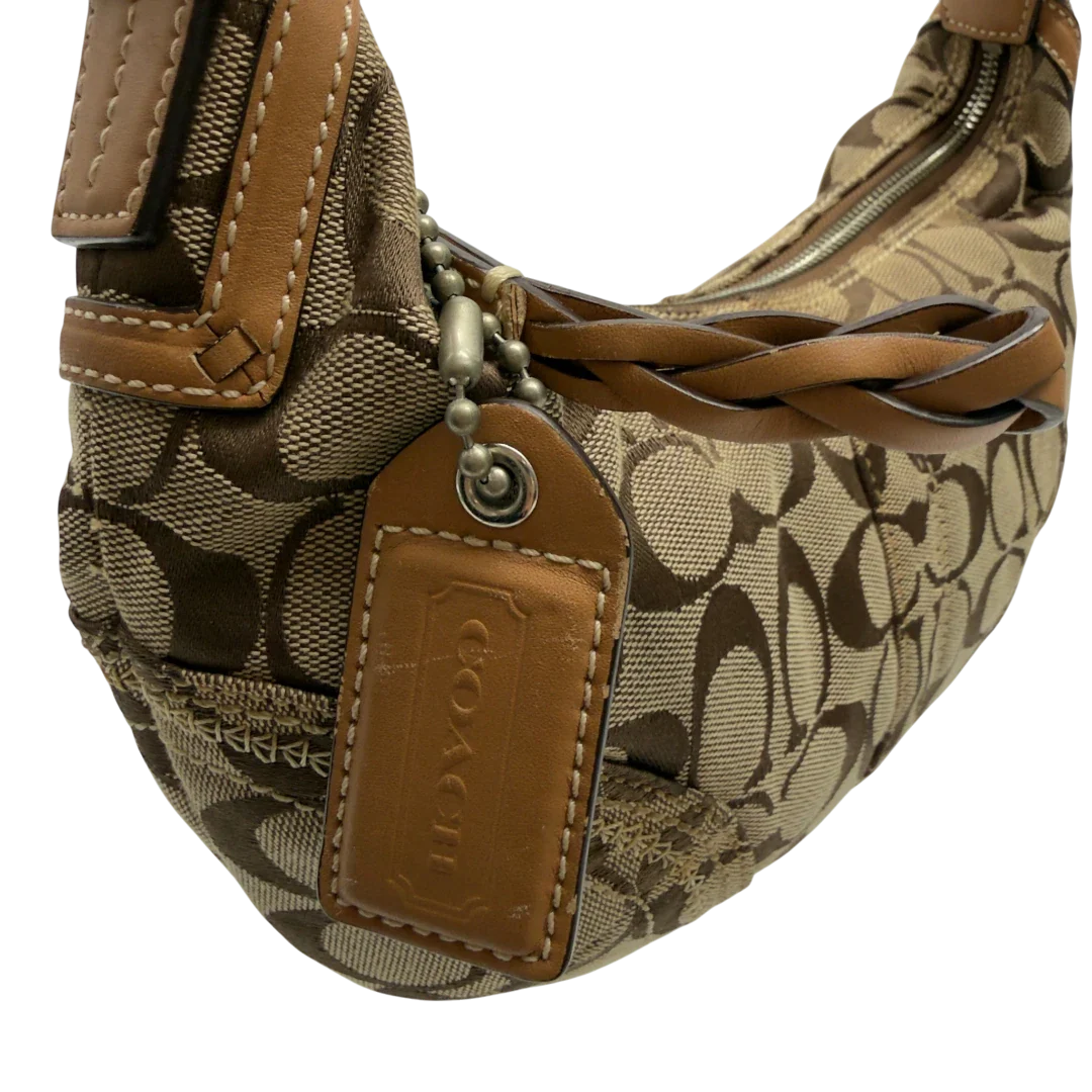 https://cdn.shopify.com/s/files/1/0564/9376/8855/files/Coach_Schultertasche_Hobo_Half_Moon_Signature_beige_12.webp?v=1782897226