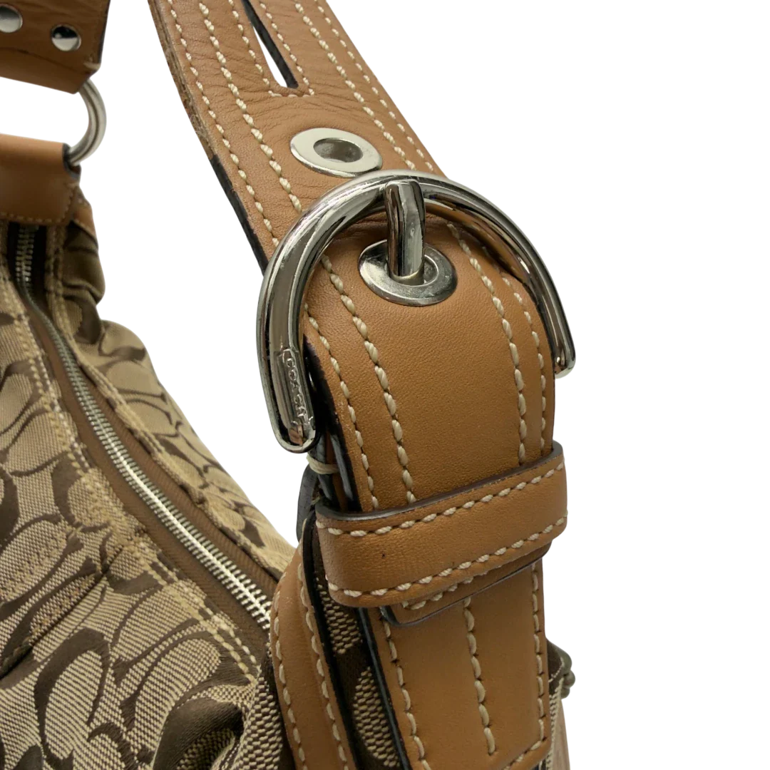 https://cdn.shopify.com/s/files/1/0564/9376/8855/files/Coach_Schultertasche_Hobo_Half_Moon_Signature_beige_13.webp?v=1782897226
