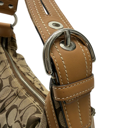 https://cdn.shopify.com/s/files/1/0564/9376/8855/files/Coach_Schultertasche_Hobo_Half_Moon_Signature_beige_13.webp?v=1782897226