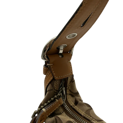 https://cdn.shopify.com/s/files/1/0564/9376/8855/files/Coach_Schultertasche_Hobo_Half_Moon_Signature_beige_15.webp?v=1782897226