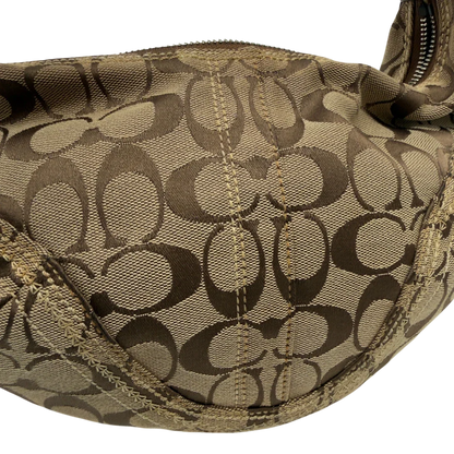 https://cdn.shopify.com/s/files/1/0564/9376/8855/files/Coach_Schultertasche_Hobo_Half_Moon_Signature_beige_16.webp?v=1782897227