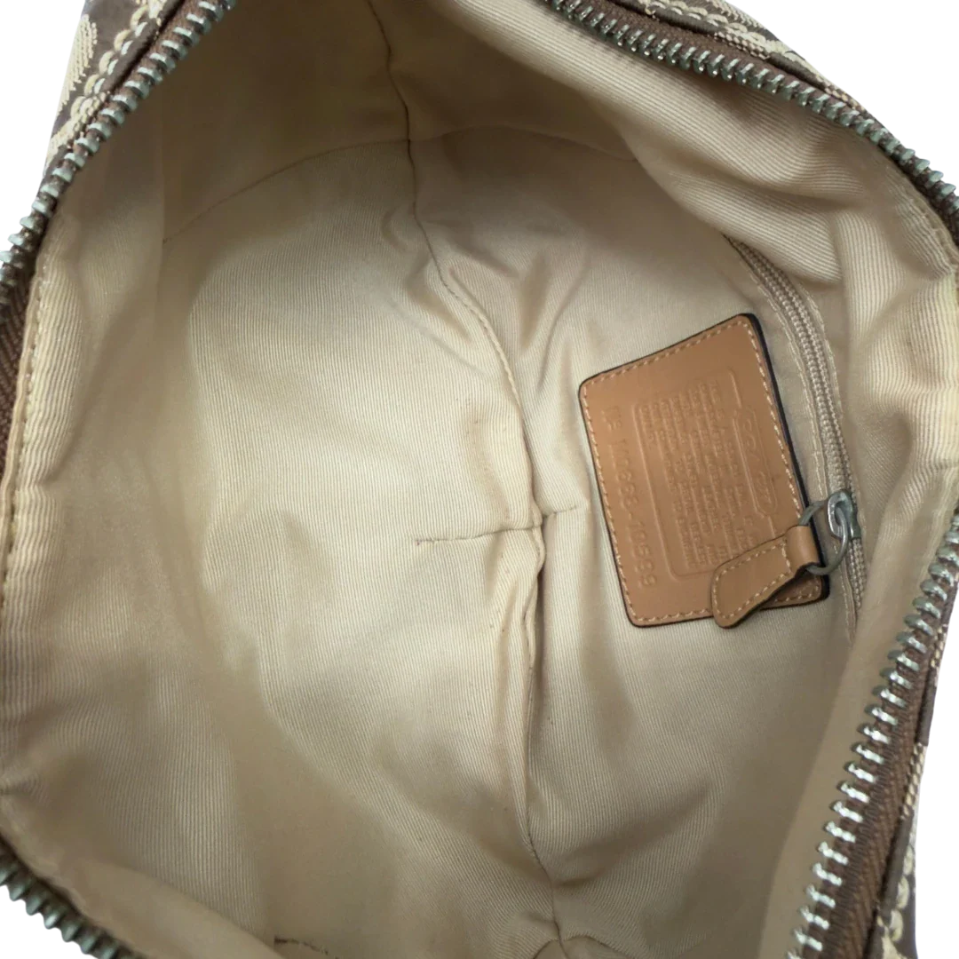 https://cdn.shopify.com/s/files/1/0564/9376/8855/files/Coach_Schultertasche_Hobo_Half_Moon_Signature_beige_17.webp?v=1782897226