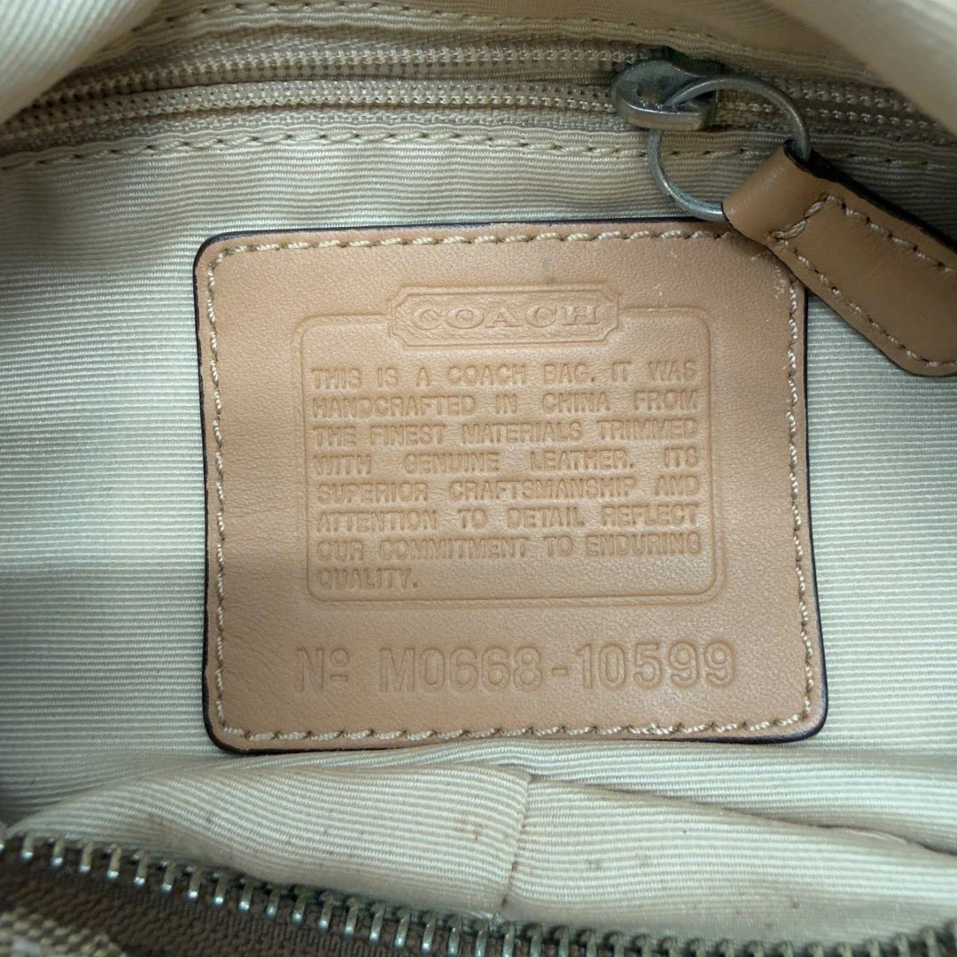 https://cdn.shopify.com/s/files/1/0564/9376/8855/files/Coach_Schultertasche_Hobo_Half_Moon_Signature_beige_18.webp?v=1782897227
