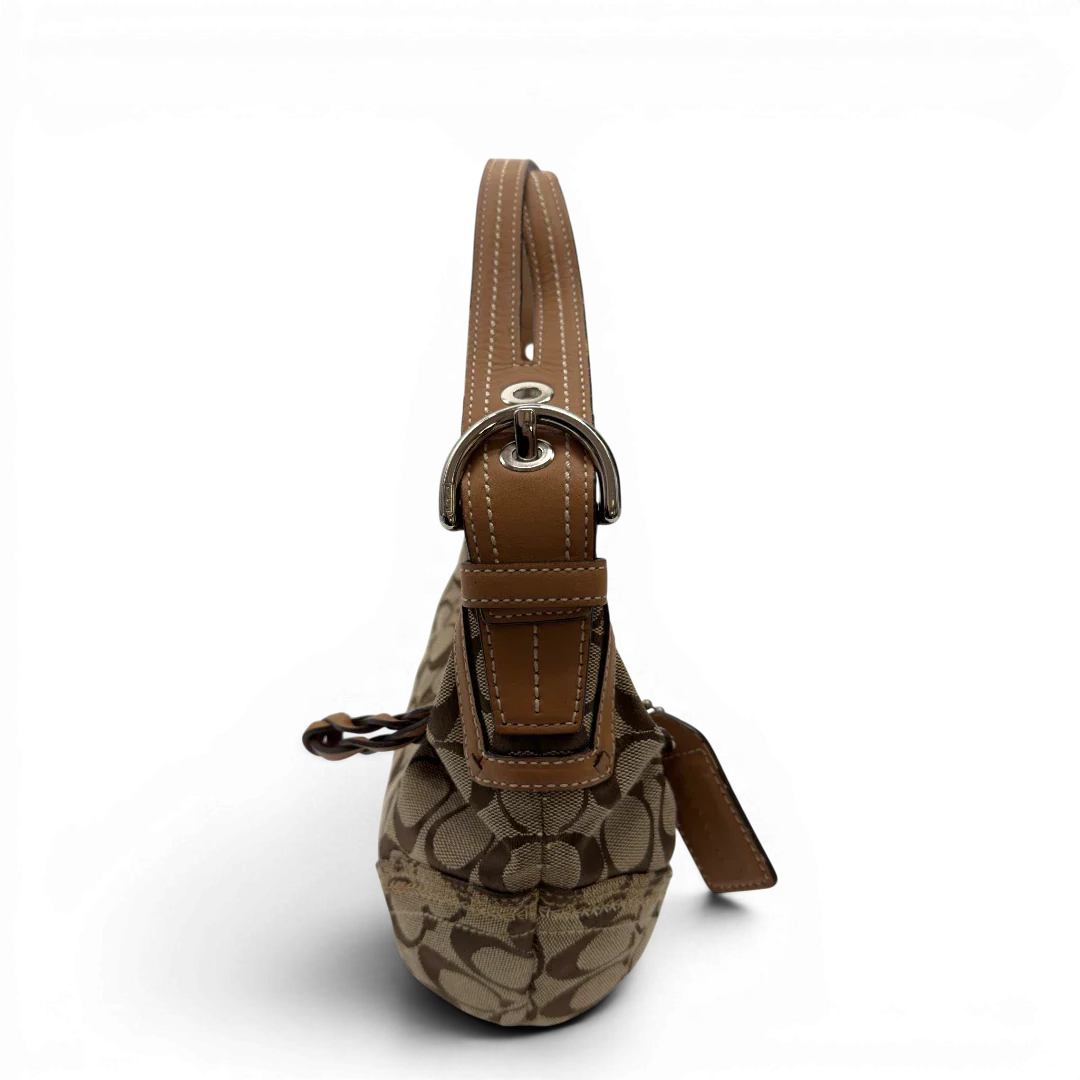 https://cdn.shopify.com/s/files/1/0564/9376/8855/files/Coach_Schultertasche_Hobo_Half_Moon_Signature_beige_3.webp?v=1782897226