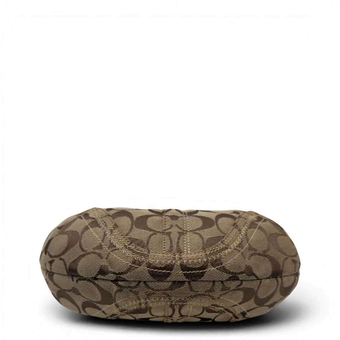 https://cdn.shopify.com/s/files/1/0564/9376/8855/files/Coach_Schultertasche_Hobo_Half_Moon_Signature_beige_5.webp?v=1782897226