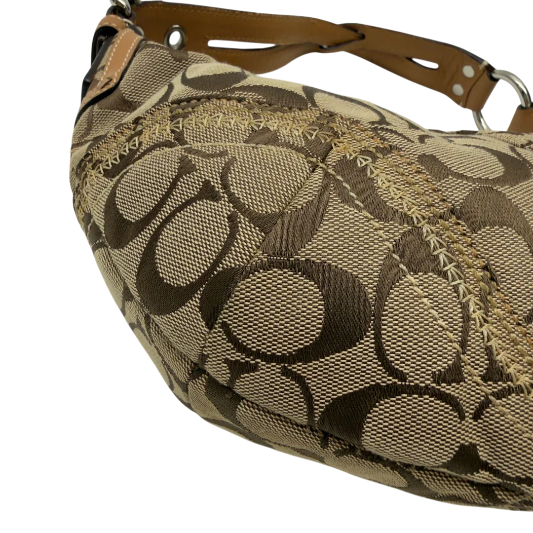 https://cdn.shopify.com/s/files/1/0564/9376/8855/files/Coach_Schultertasche_Hobo_Half_Moon_Signature_beige_6.webp?v=1782897227