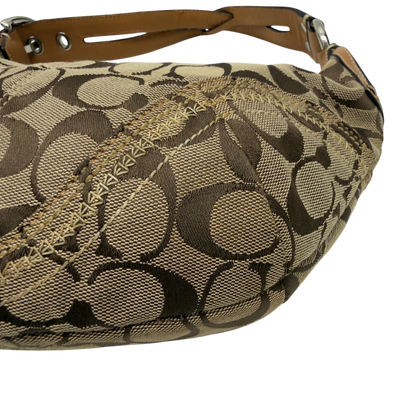 https://cdn.shopify.com/s/files/1/0564/9376/8855/files/Coach_Schultertasche_Hobo_Half_Moon_Signature_beige_7.webp?v=1782897227