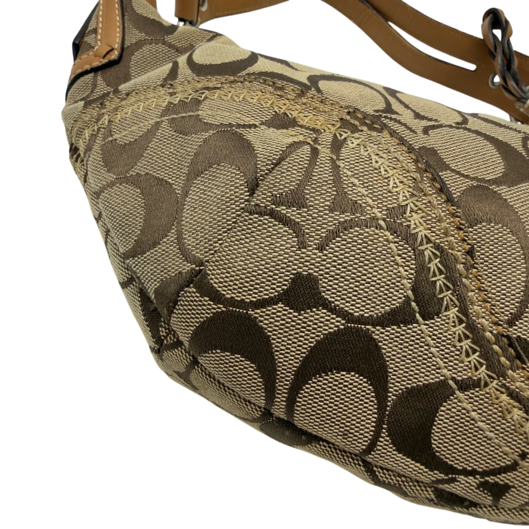 https://cdn.shopify.com/s/files/1/0564/9376/8855/files/Coach_Schultertasche_Hobo_Half_Moon_Signature_beige_8.webp?v=1782897227