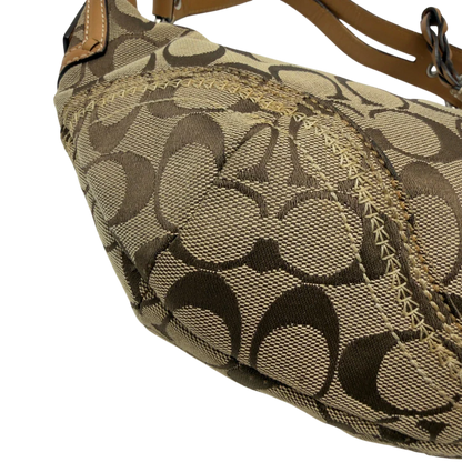 https://cdn.shopify.com/s/files/1/0564/9376/8855/files/Coach_Schultertasche_Hobo_Half_Moon_Signature_beige_8.webp?v=1782897227