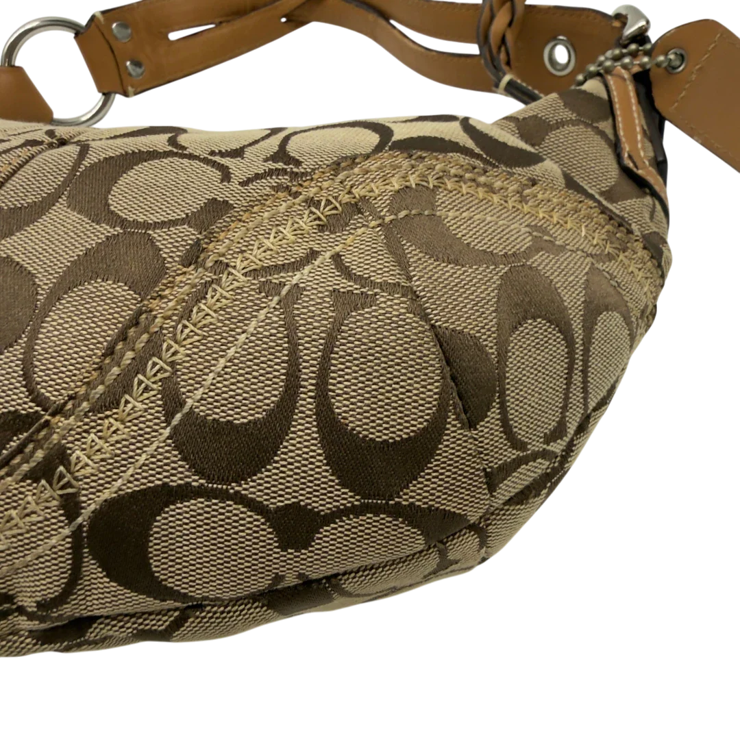 https://cdn.shopify.com/s/files/1/0564/9376/8855/files/Coach_Schultertasche_Hobo_Half_Moon_Signature_beige_9.webp?v=1782897227
