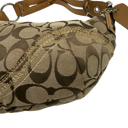 https://cdn.shopify.com/s/files/1/0564/9376/8855/files/Coach_Schultertasche_Hobo_Half_Moon_Signature_beige_9.webp?v=1782897227