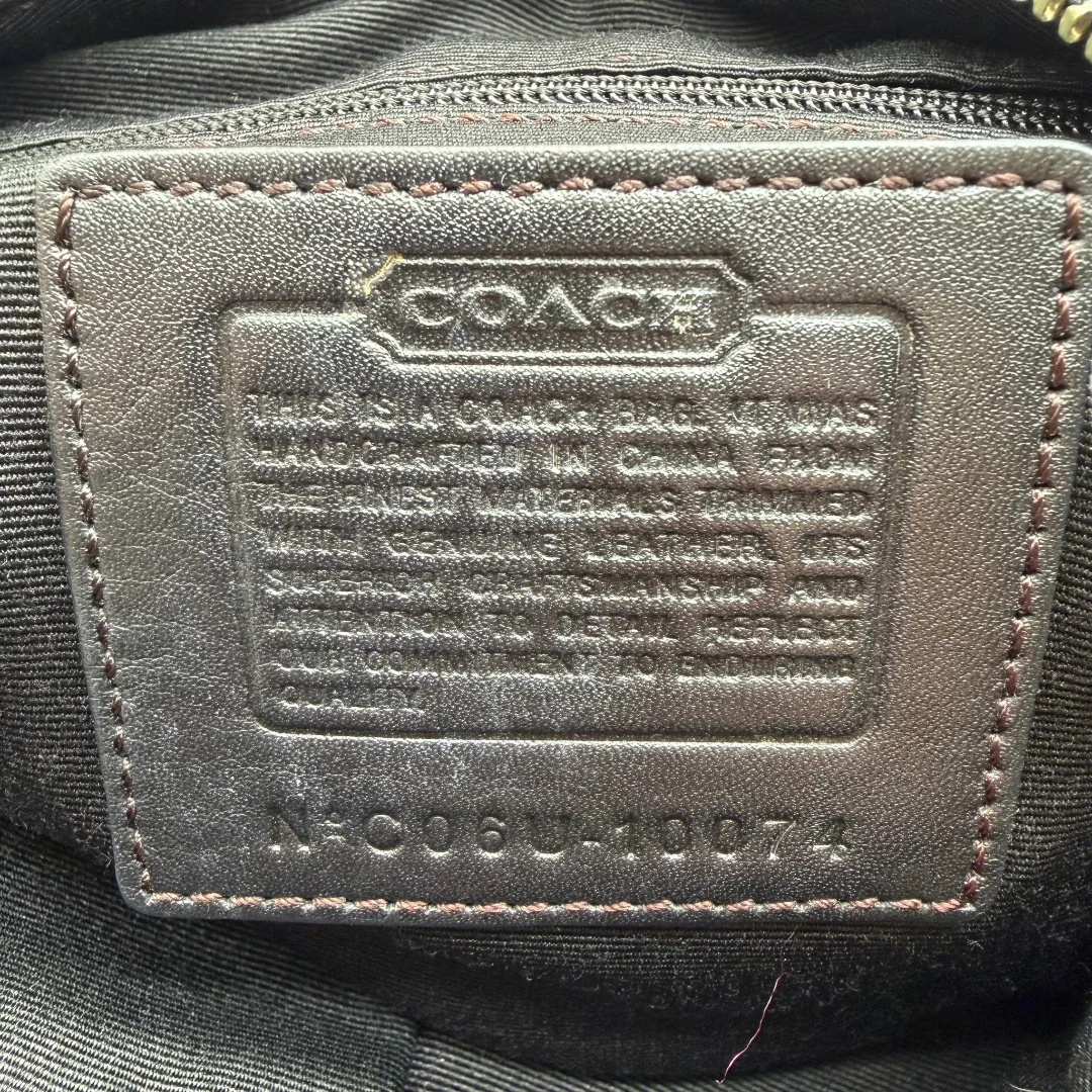 https://cdn.shopify.com/s/files/1/0564/9376/8855/files/Coach_Schultertasche_Hobo_Half_Moon_Signature_schwarz_15.webp?v=1782311634
