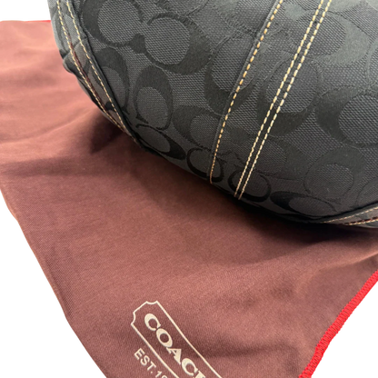 https://cdn.shopify.com/s/files/1/0564/9376/8855/files/Coach_Schultertasche_Hobo_Half_Moon_Signature_schwarz_16.webp?v=1782311633