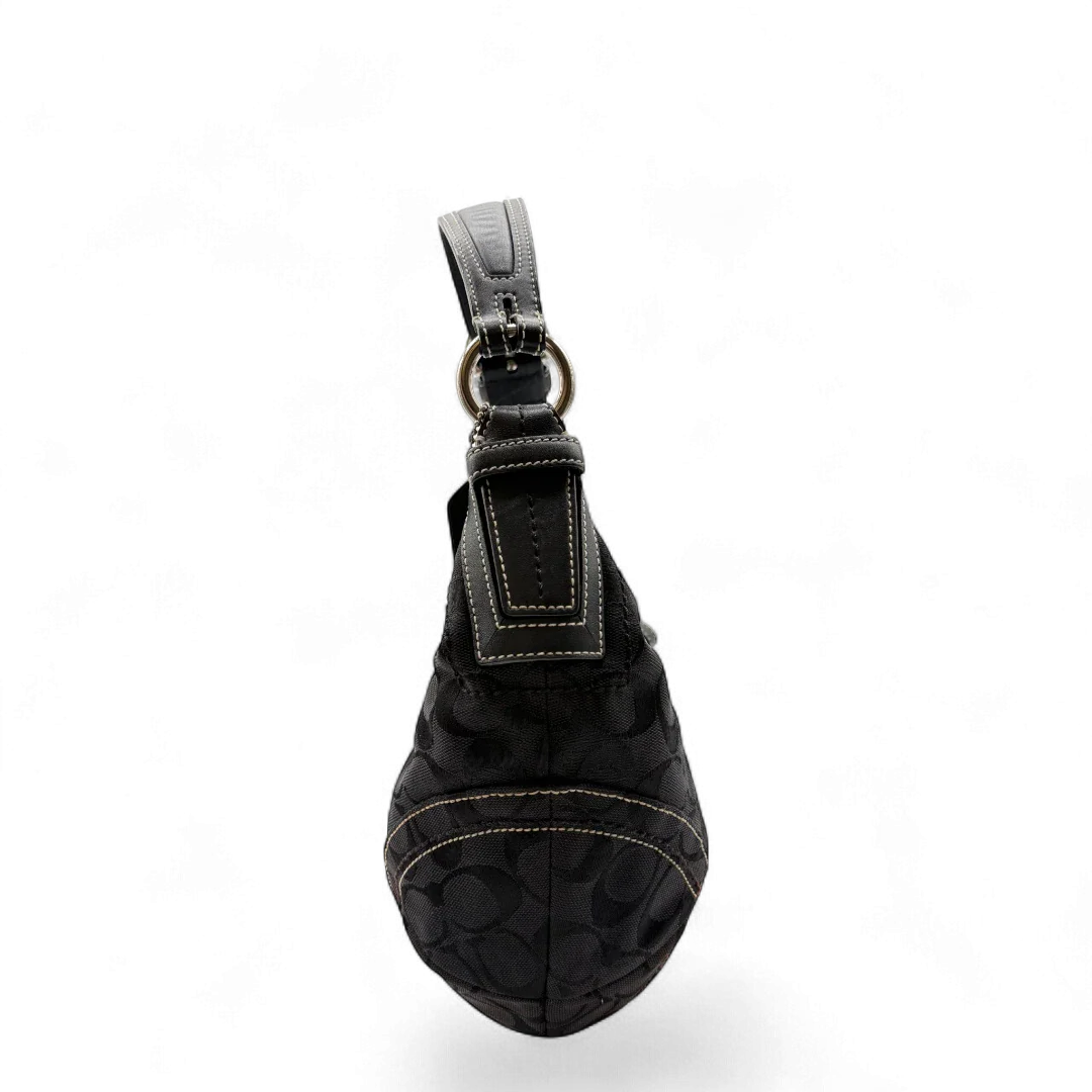 https://cdn.shopify.com/s/files/1/0564/9376/8855/files/Coach_Schultertasche_Hobo_Half_Moon_Signature_schwarz_3.webp?v=1782311633