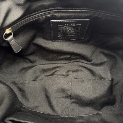 https://cdn.shopify.com/s/files/1/0564/9376/8855/files/Coach_Schultertasche_Hobo_Half_Moon_Signature_schwarz_vintage7367.webp?v=1778671516