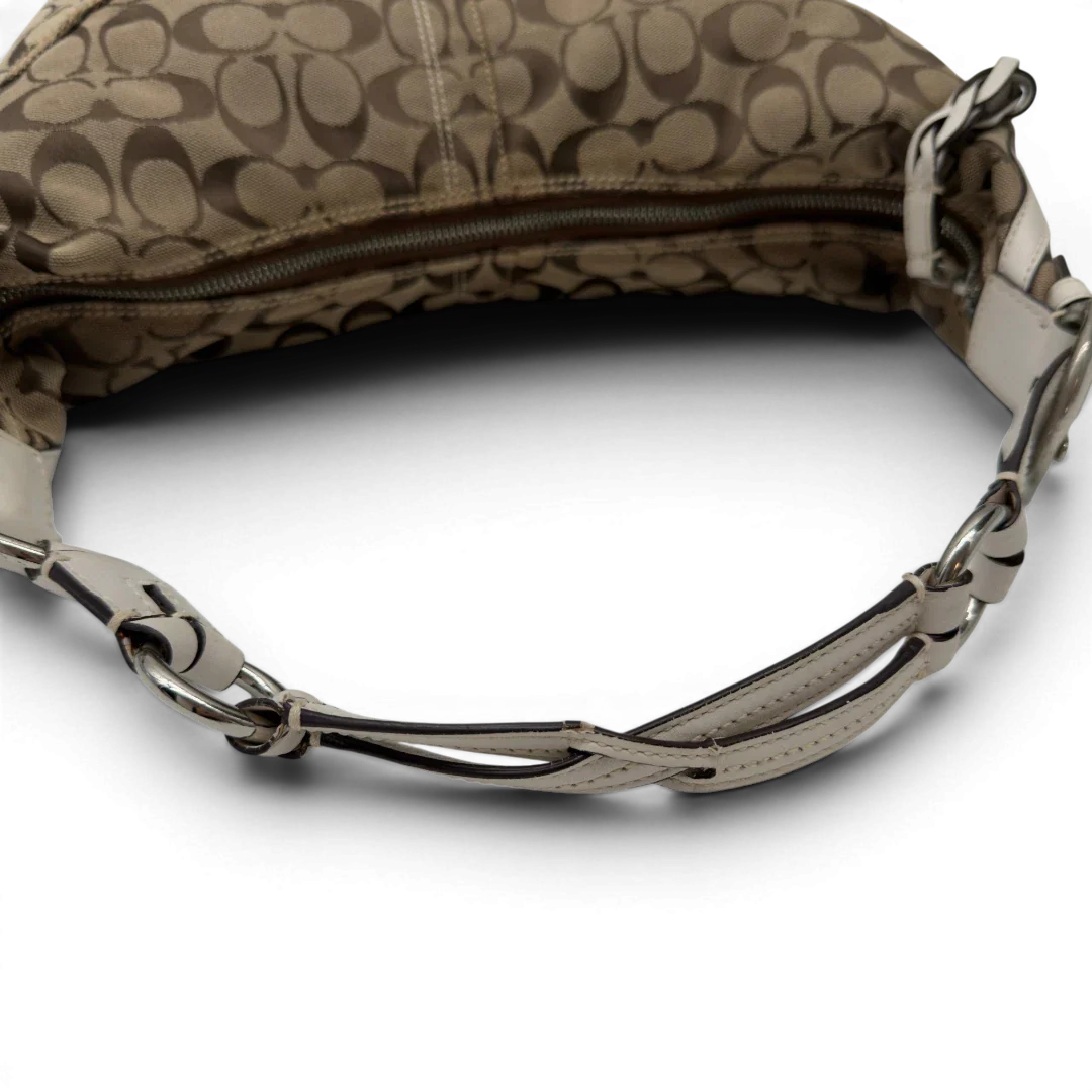 https://cdn.shopify.com/s/files/1/0564/9376/8855/files/Coach_Schultertasche_Hobo_Signature_beige_10.webp?v=1782896788