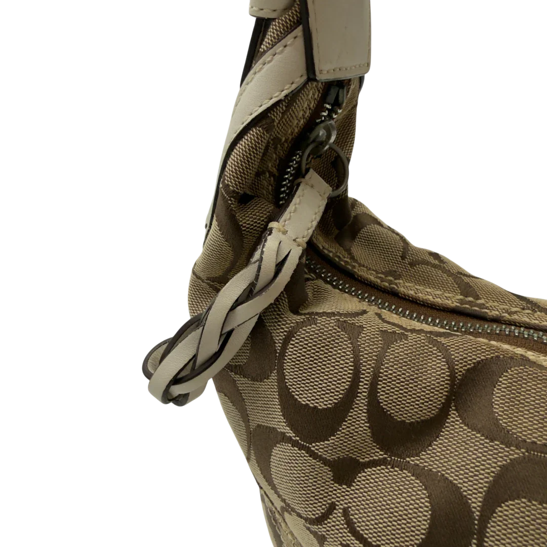 https://cdn.shopify.com/s/files/1/0564/9376/8855/files/Coach_Schultertasche_Hobo_Signature_beige_12.webp?v=1782896788