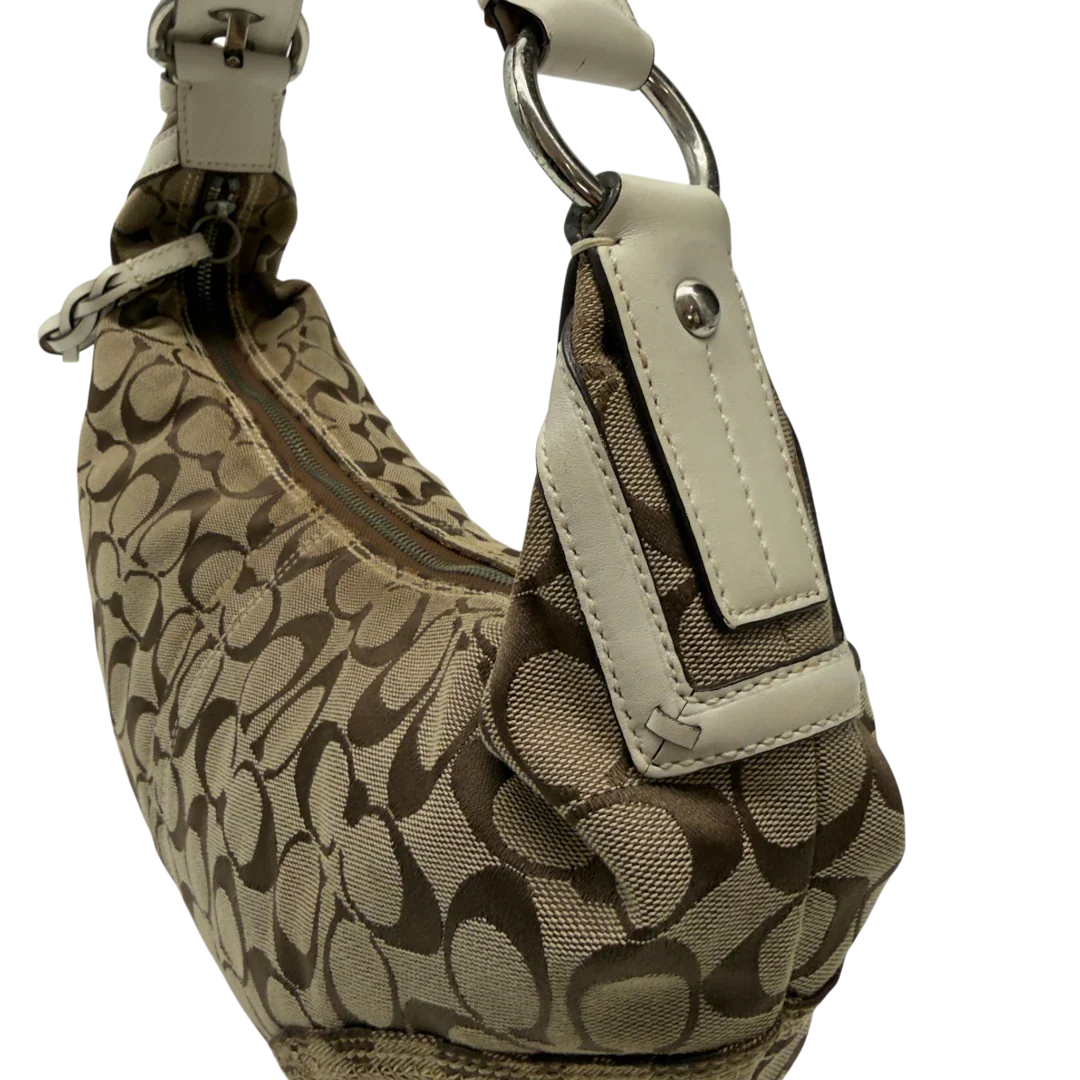 https://cdn.shopify.com/s/files/1/0564/9376/8855/files/Coach_Schultertasche_Hobo_Signature_beige_13.webp?v=1782896788