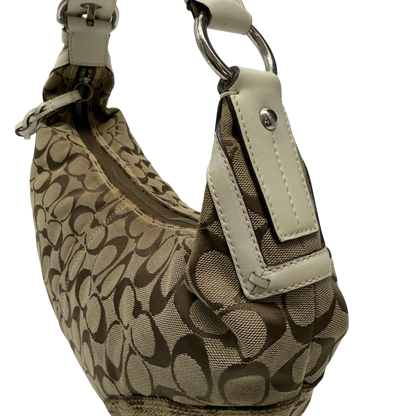 https://cdn.shopify.com/s/files/1/0564/9376/8855/files/Coach_Schultertasche_Hobo_Signature_beige_13.webp?v=1782896788
