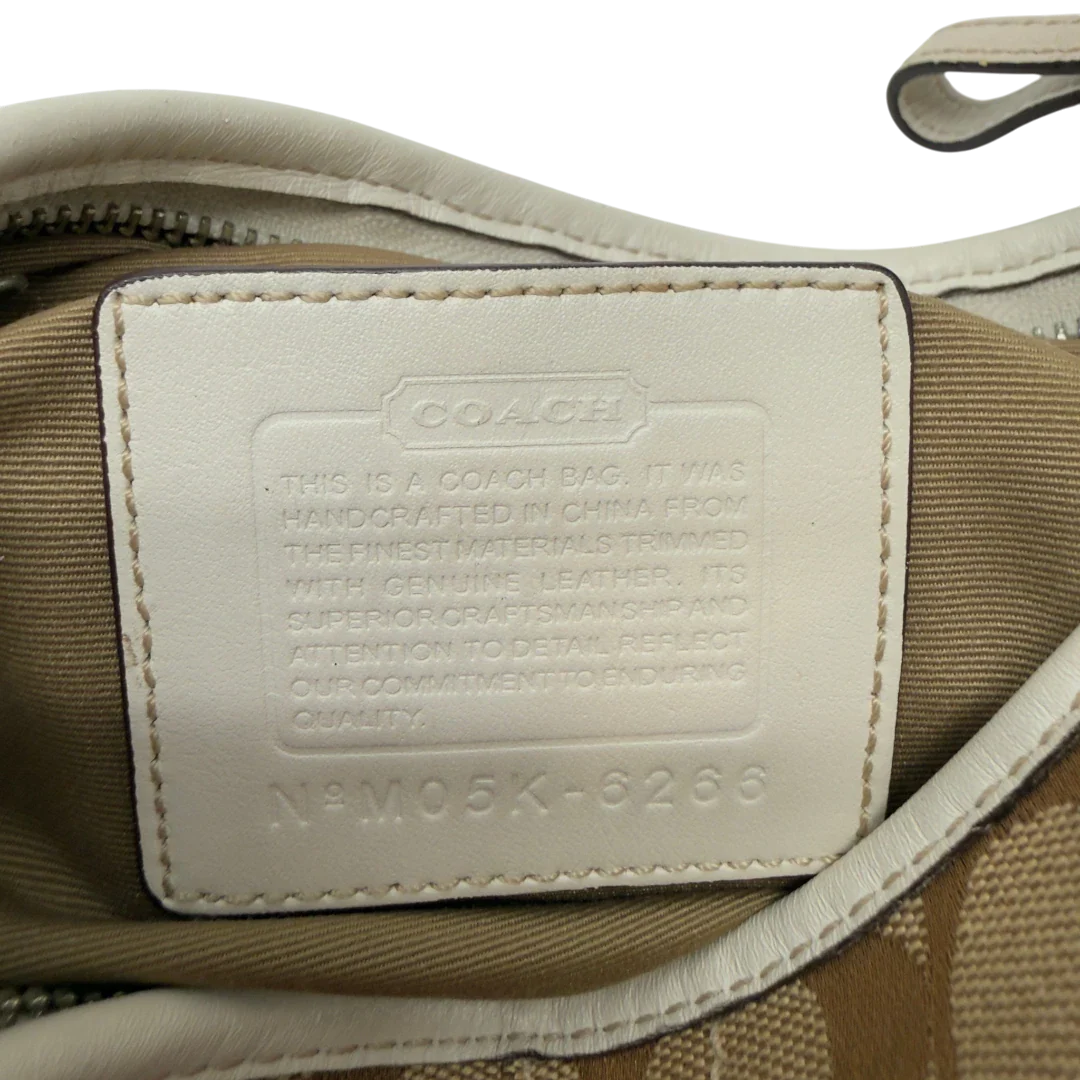 https://cdn.shopify.com/s/files/1/0564/9376/8855/files/Coach_Schultertasche_Hobo_Signature_beige_17_7b661b12-c4e6-4973-8ec7-036ff5e12daa.webp?v=1782904467