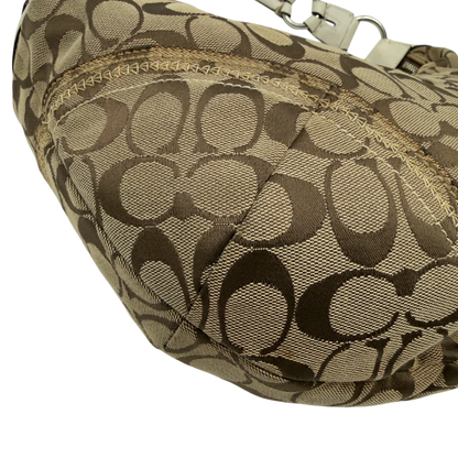 https://cdn.shopify.com/s/files/1/0564/9376/8855/files/Coach_Schultertasche_Hobo_Signature_beige_8.webp?v=1782896789