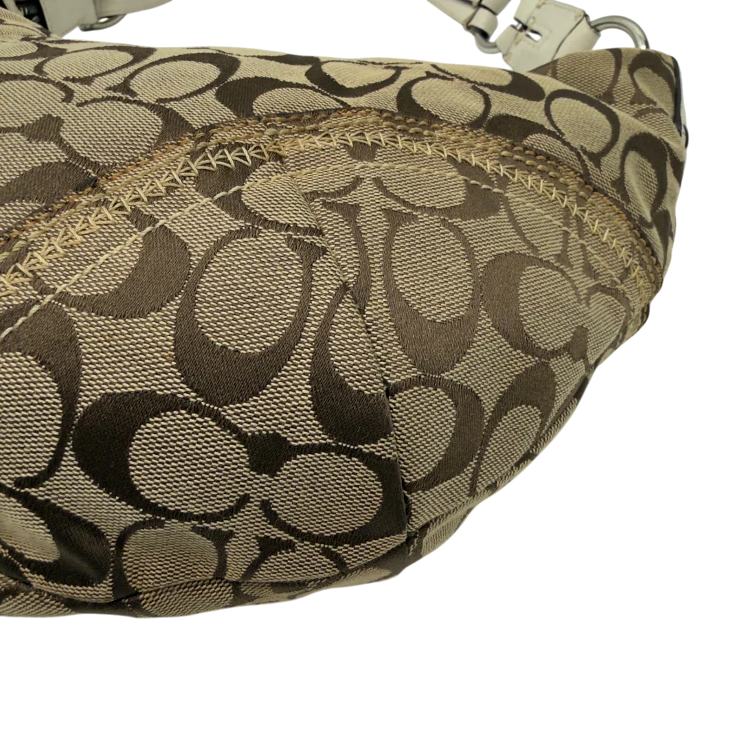 https://cdn.shopify.com/s/files/1/0564/9376/8855/files/Coach_Schultertasche_Hobo_Signature_beige_9.webp?v=1782896788