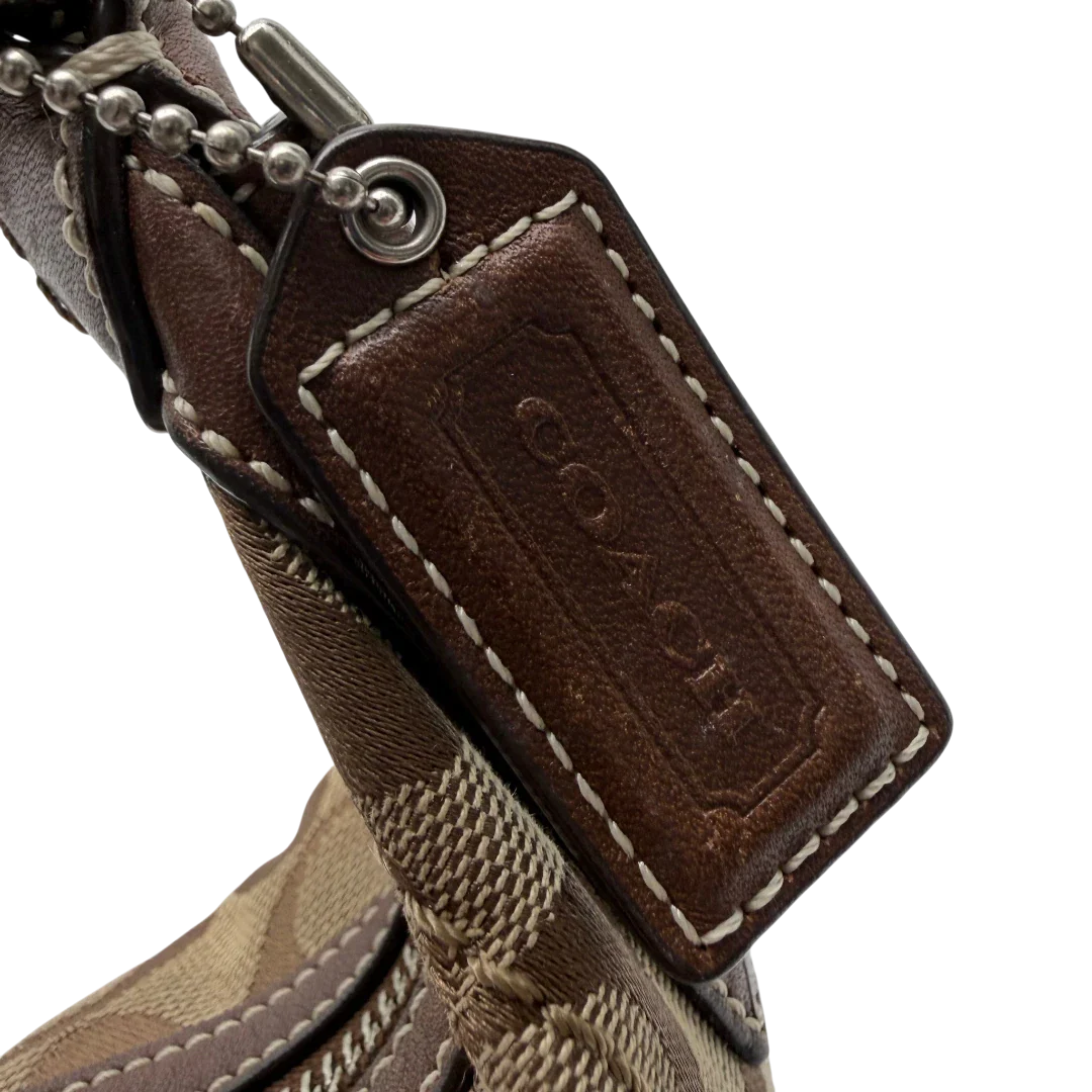 https://cdn.shopify.com/s/files/1/0564/9376/8855/files/Coach_Schultertasche_Hobo_Signature_beige___braun_vintage7896.webp?v=1780490024