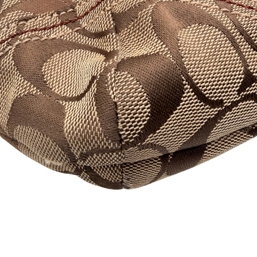 https://cdn.shopify.com/s/files/1/0564/9376/8855/files/Coach_Schultertasche_Hobo_Signature_beige_vintage5191.png?v=1776767886