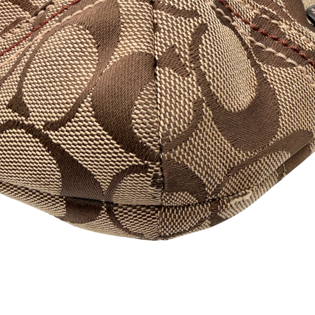 https://cdn.shopify.com/s/files/1/0564/9376/8855/files/Coach_Schultertasche_Hobo_Signature_beige_vintage5192.png?v=1776767886