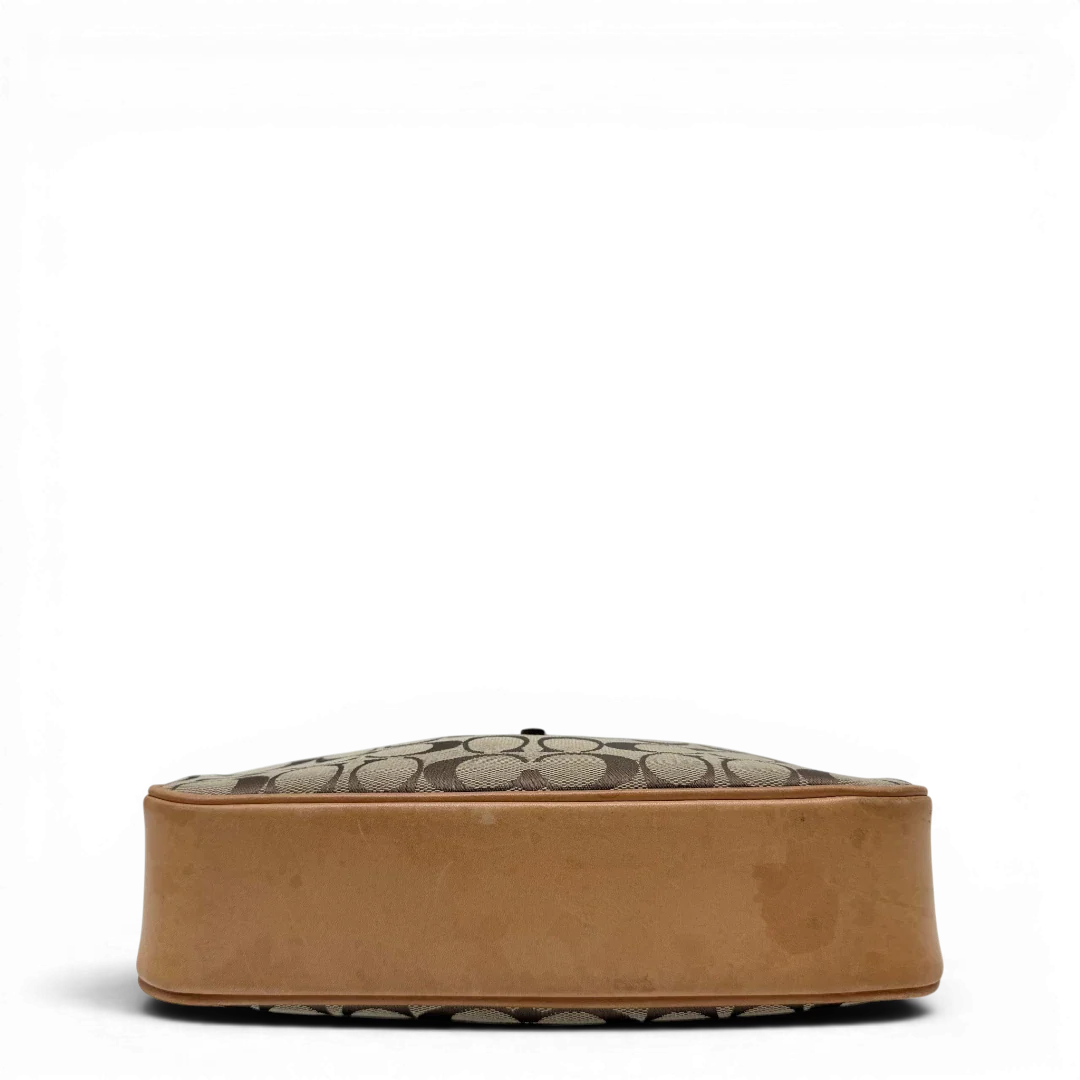 https://cdn.shopify.com/s/files/1/0564/9376/8855/files/Coach_Schultertasche_Jackie_Signature_beige_vintage7913.webp?v=1780489713