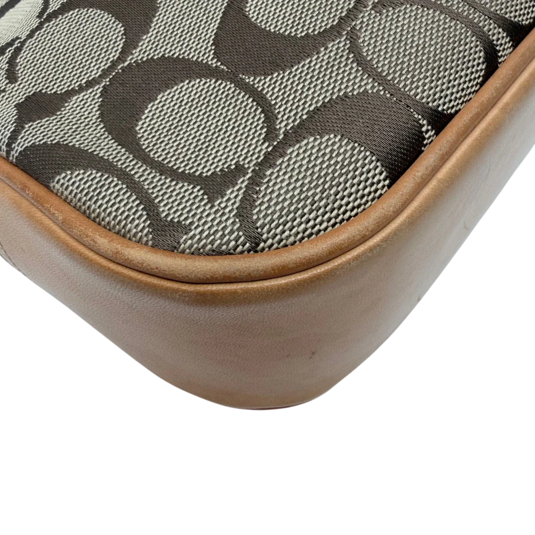 https://cdn.shopify.com/s/files/1/0564/9376/8855/files/Coach_Schultertasche_Jackie_Signature_beige_vintage7915.webp?v=1780489714