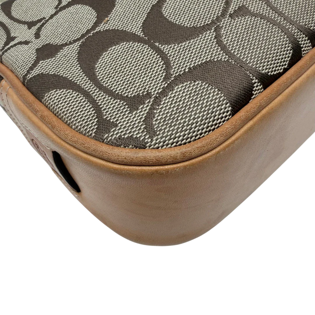 https://cdn.shopify.com/s/files/1/0564/9376/8855/files/Coach_Schultertasche_Jackie_Signature_beige_vintage7917.webp?v=1780489714