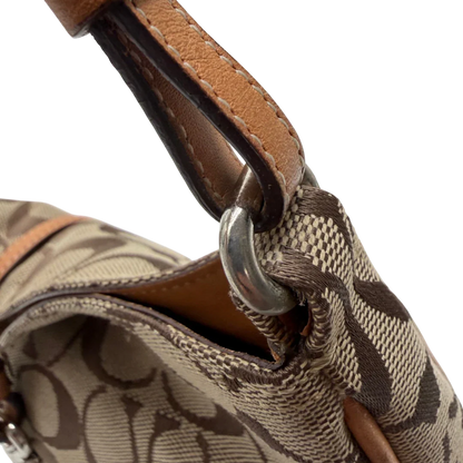 https://cdn.shopify.com/s/files/1/0564/9376/8855/files/Coach_Schultertasche_Jackie_Signature_beige_vintage7922.webp?v=1780489714