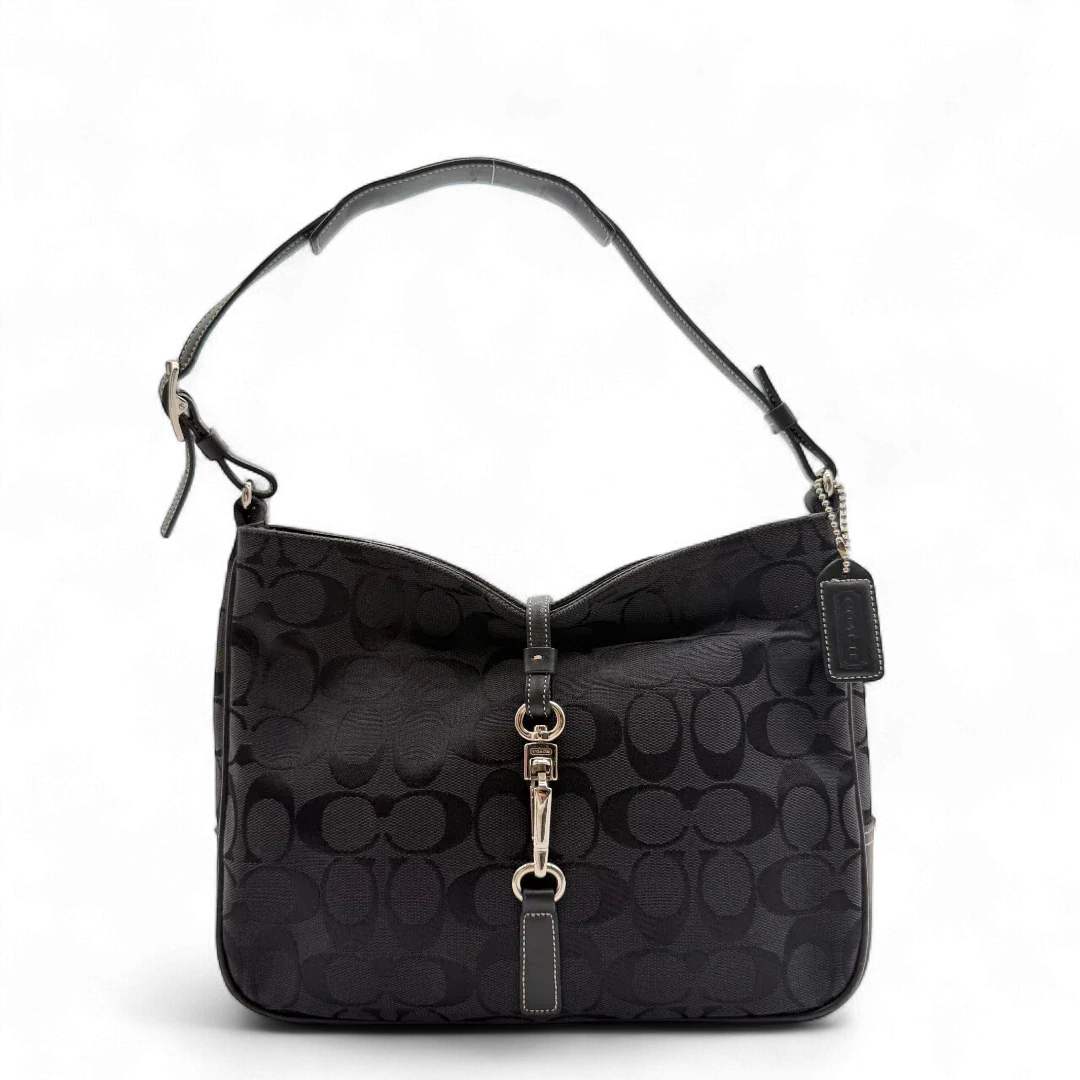 https://cdn.shopify.com/s/files/1/0564/9376/8855/files/Coach_Schultertasche_Jackie_Signature_schwarz_1.webp?v=1782310599