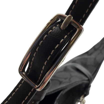 https://cdn.shopify.com/s/files/1/0564/9376/8855/files/Coach_Schultertasche_Jackie_Signature_schwarz_13.webp?v=1782310599