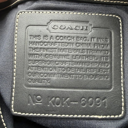 https://cdn.shopify.com/s/files/1/0564/9376/8855/files/Coach_Schultertasche_Jackie_Signature_schwarz_16.webp?v=1782310600