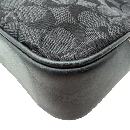 https://cdn.shopify.com/s/files/1/0564/9376/8855/files/Coach_Schultertasche_Jackie_Signature_schwarz_7.webp?v=1782310599