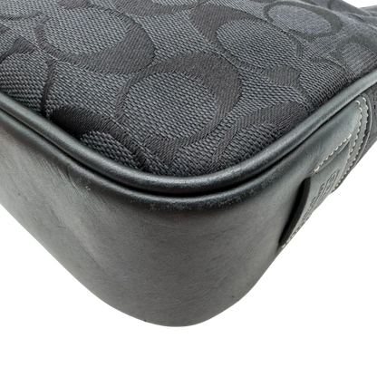https://cdn.shopify.com/s/files/1/0564/9376/8855/files/Coach_Schultertasche_Jackie_Signature_schwarz_8.webp?v=1782310599