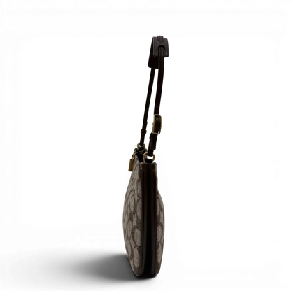 https://cdn.shopify.com/s/files/1/0564/9376/8855/files/Coach_Schultertasche_Signature_aus_Wolle_beige_vintage7714.webp?v=1780487596