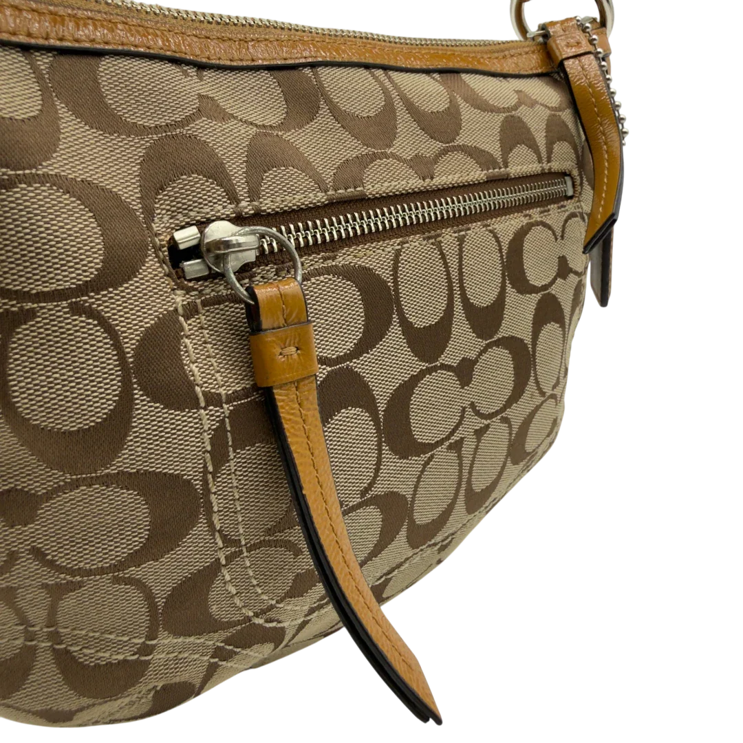 https://cdn.shopify.com/s/files/1/0564/9376/8855/files/Coach_Schultertasche_Signature_beige_12.webp?v=1782896647